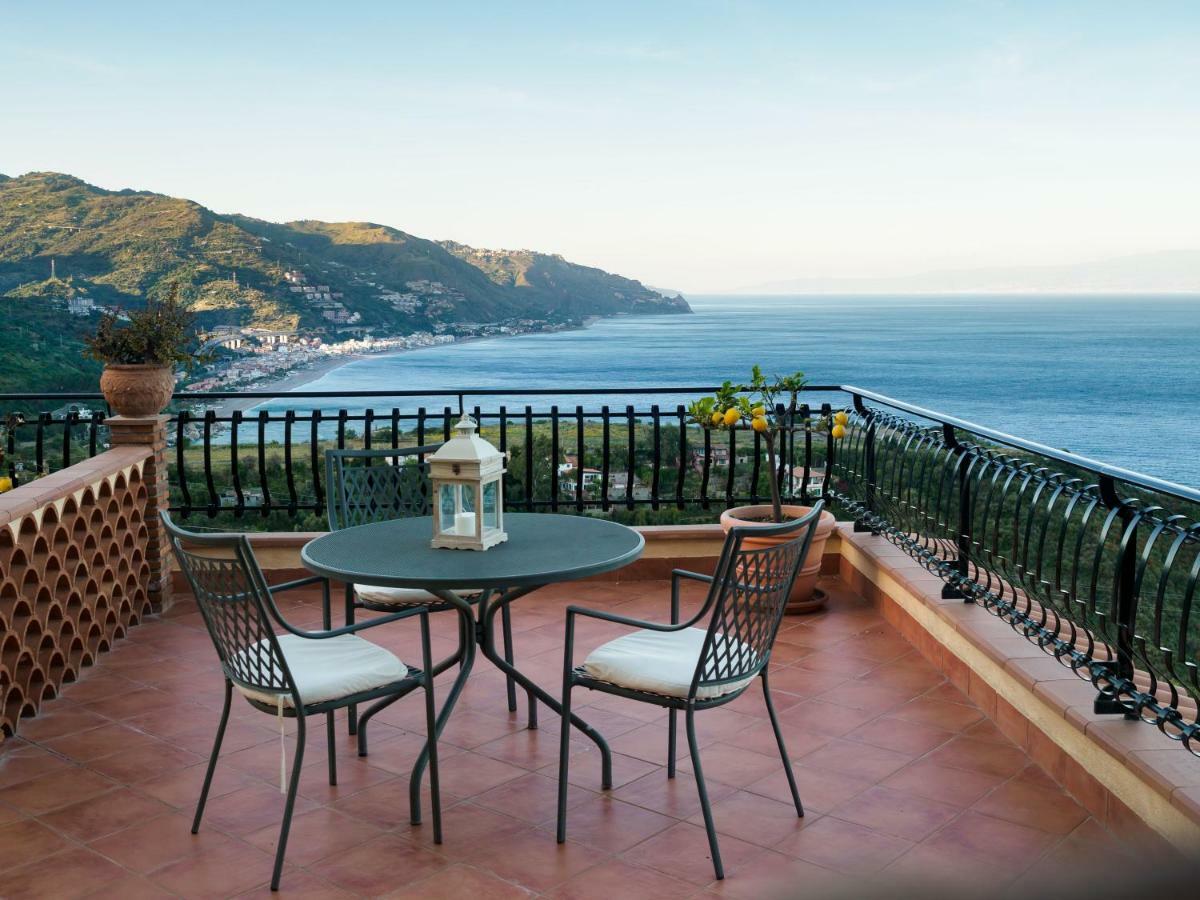 Standard Triple Room with Sea View