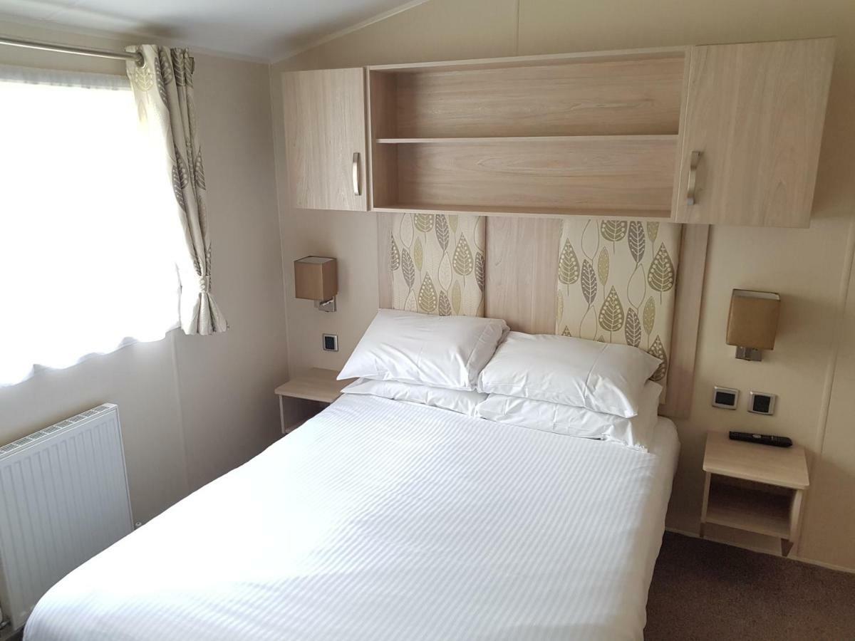 2 Bedroom Gold Caravan Lodge