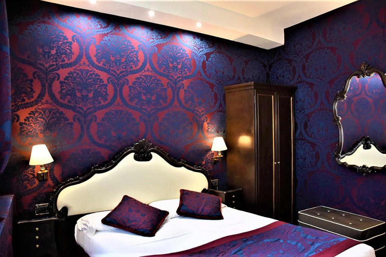 Triple Room,815328542:JPEG