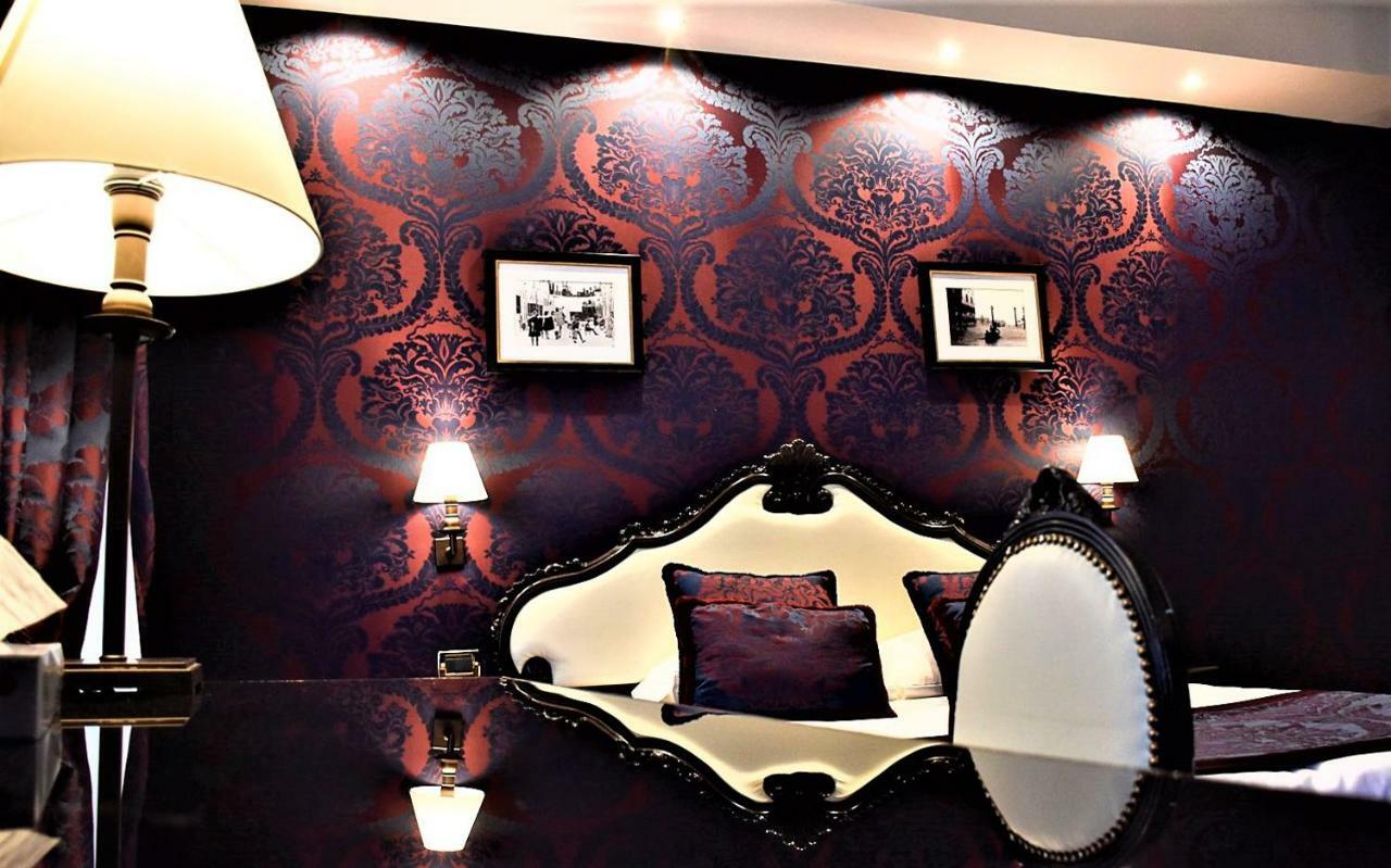 Family Room,1679570747:JPEG