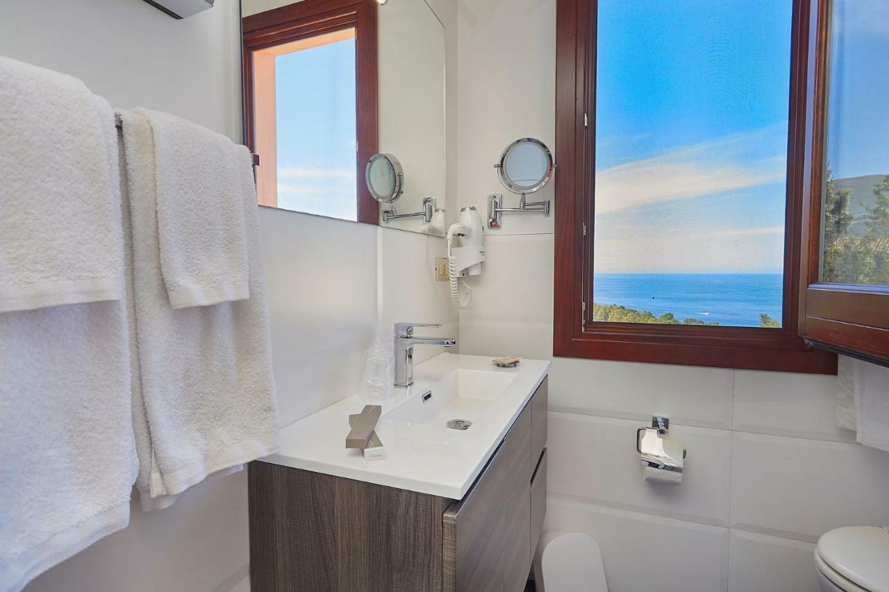 Triple Room with Sea View