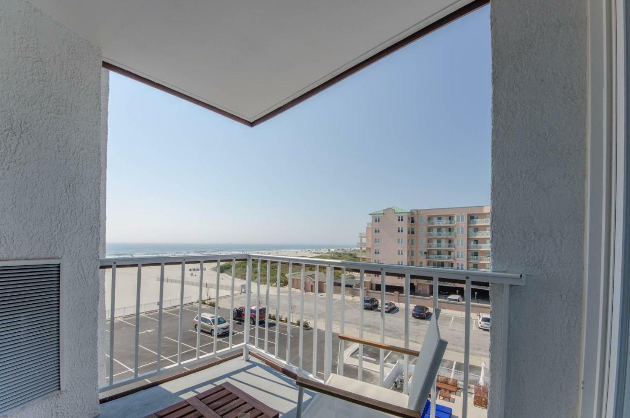 Premium Poolside Double Suite