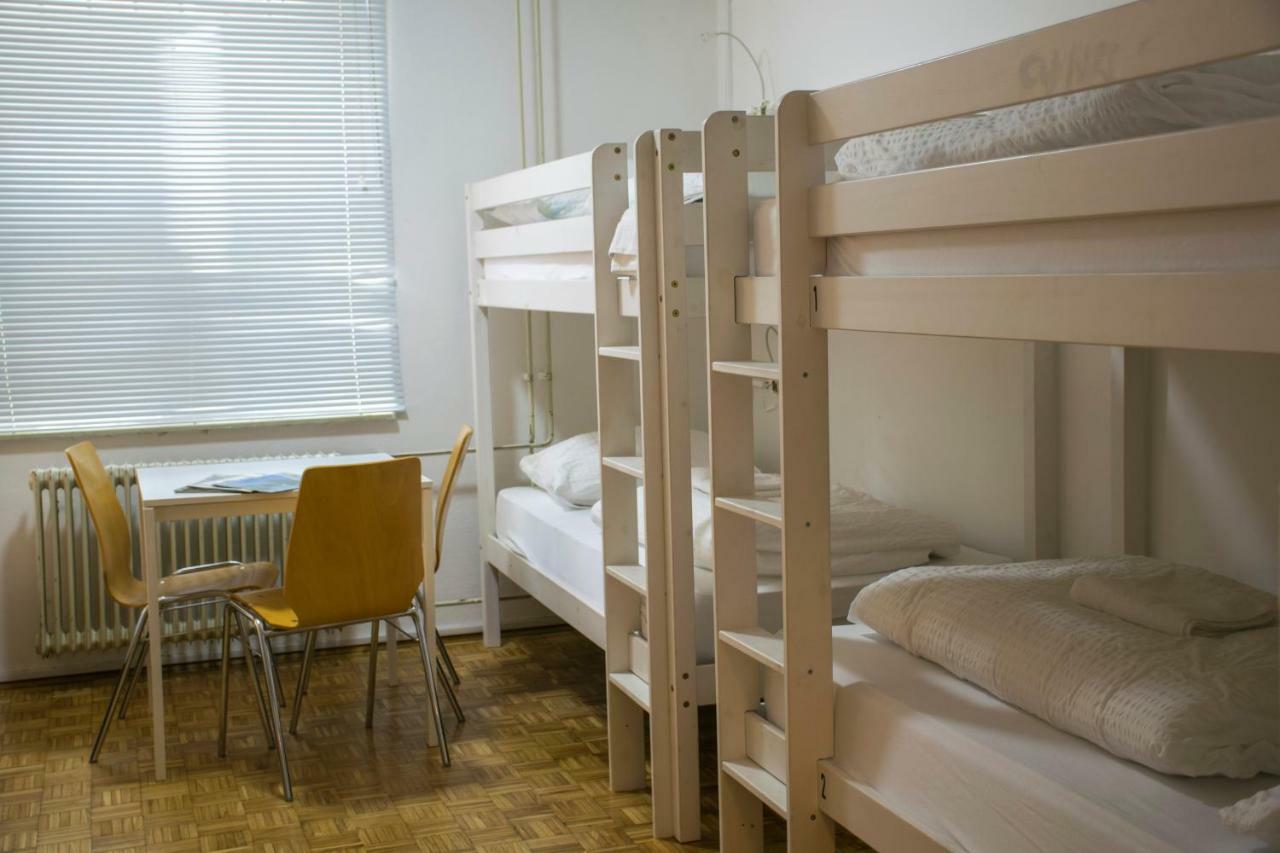 Vierpersoonskamer met Gedeelde Badkamer
