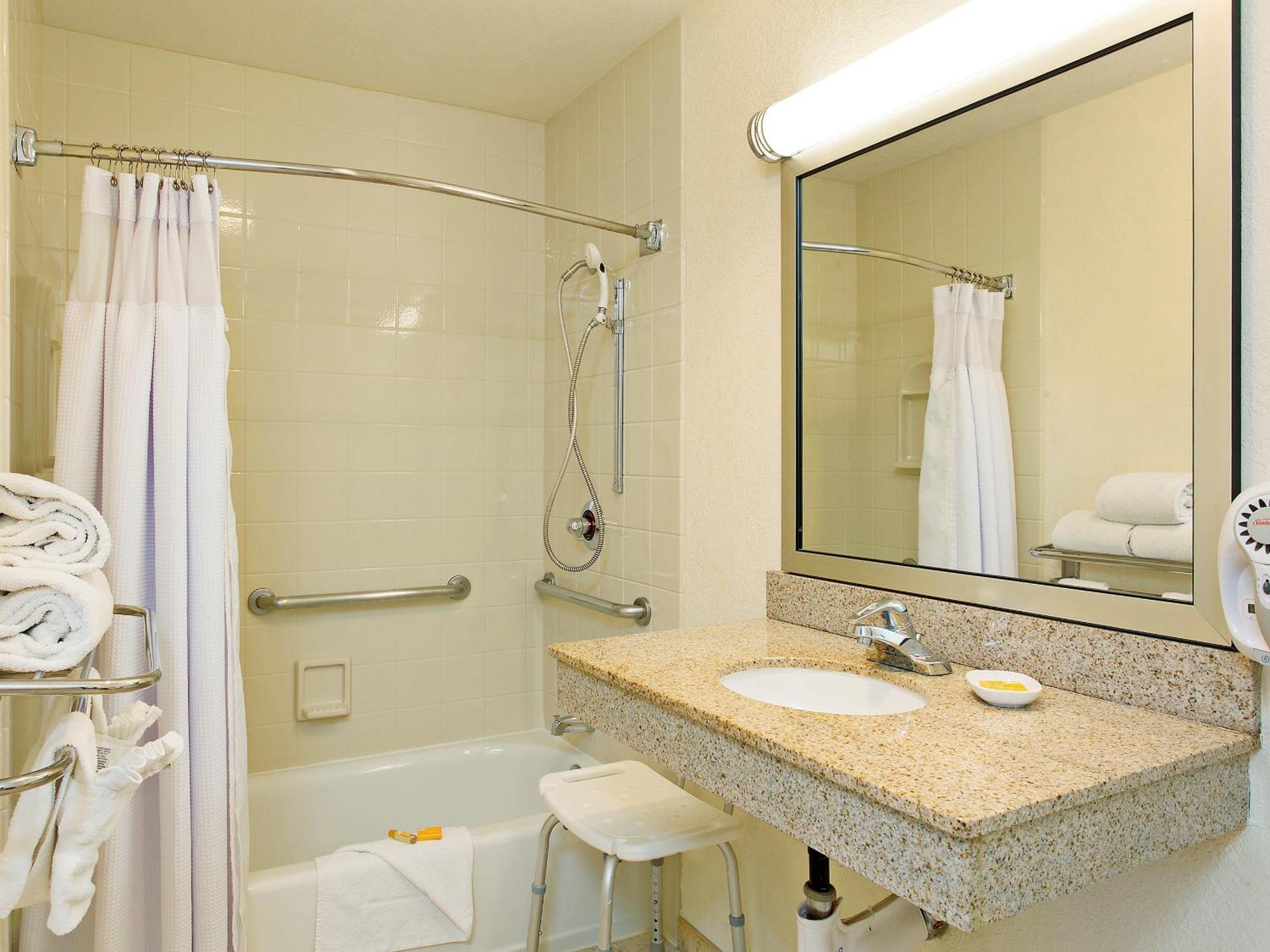 Queen Room with Mobility/Hearing Access - Non-Smoking,1275843739:JPEG