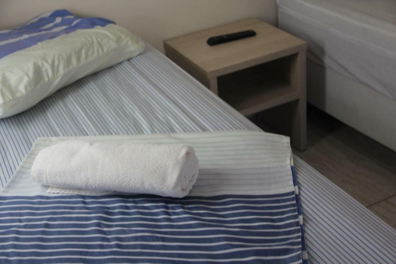 Quarto com 2 Camas de Solteiro