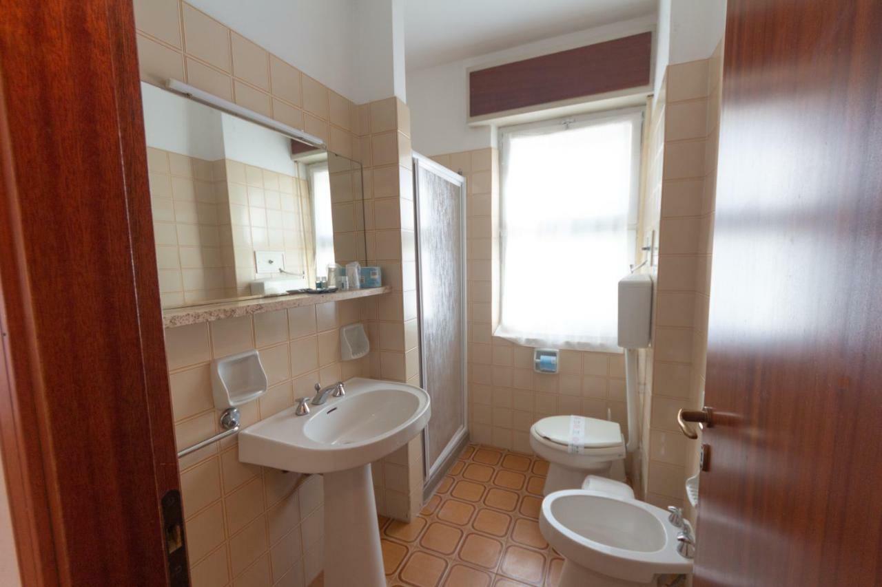 Double Room with Balcony and Sea View,895223074:JPEG