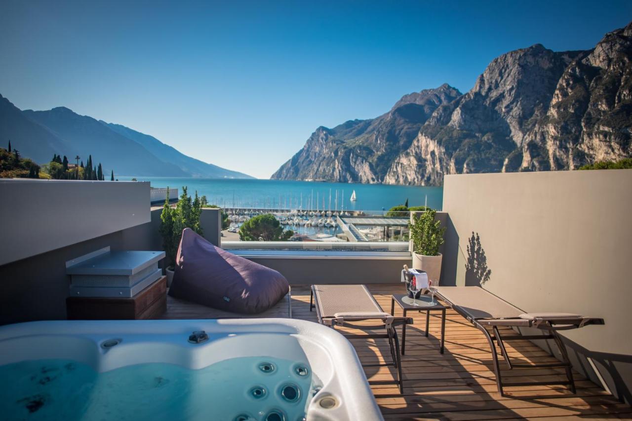 Suite - Terrasse et Bain à Remous
