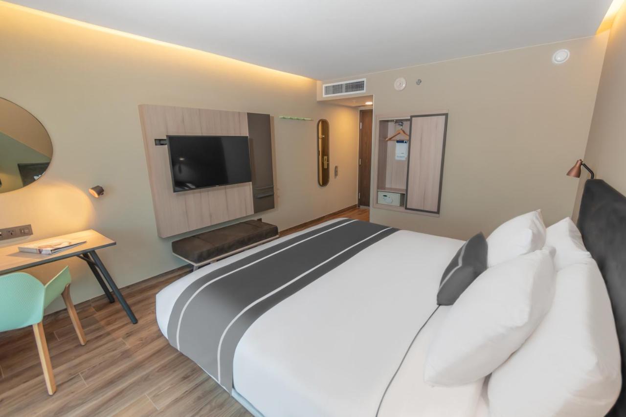 Standard King Room