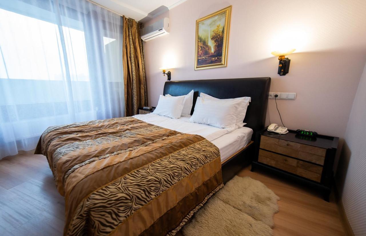 Suite,967536676:JPEG