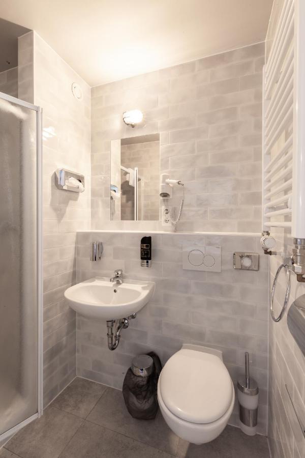 Single Room,970357192:JPEG