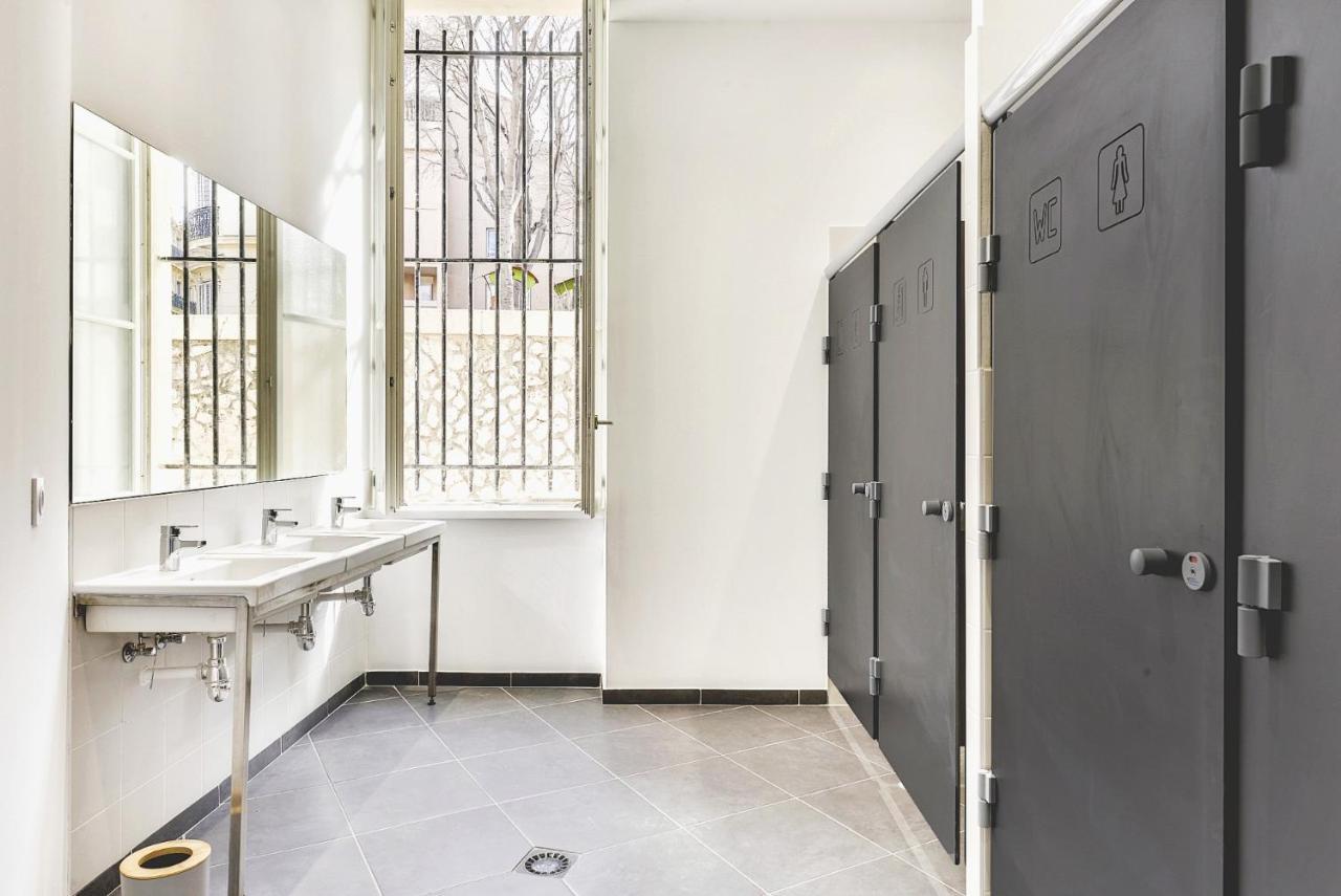 Posto Letto in Dormitorio Misto con 8 Letti