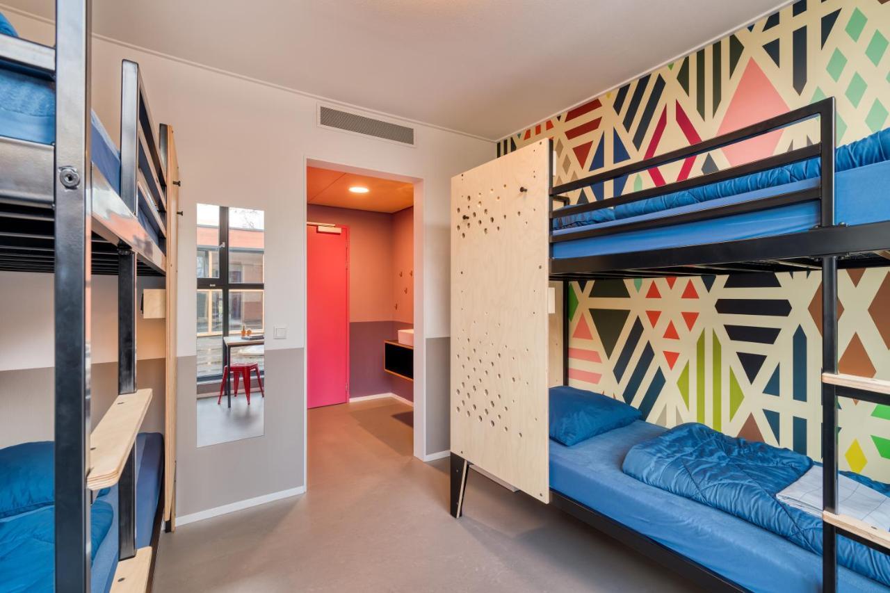 Vierpersoonskamer met Eigen Badkamer en Douche