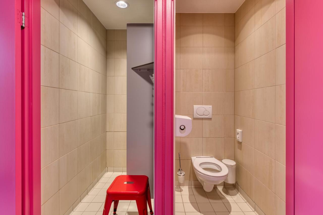 Vijfpersoonskamer met Eigen Badkamer en Douche