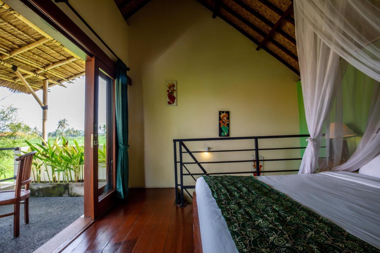Deluxe Bungalow with Bathtub and Pool View