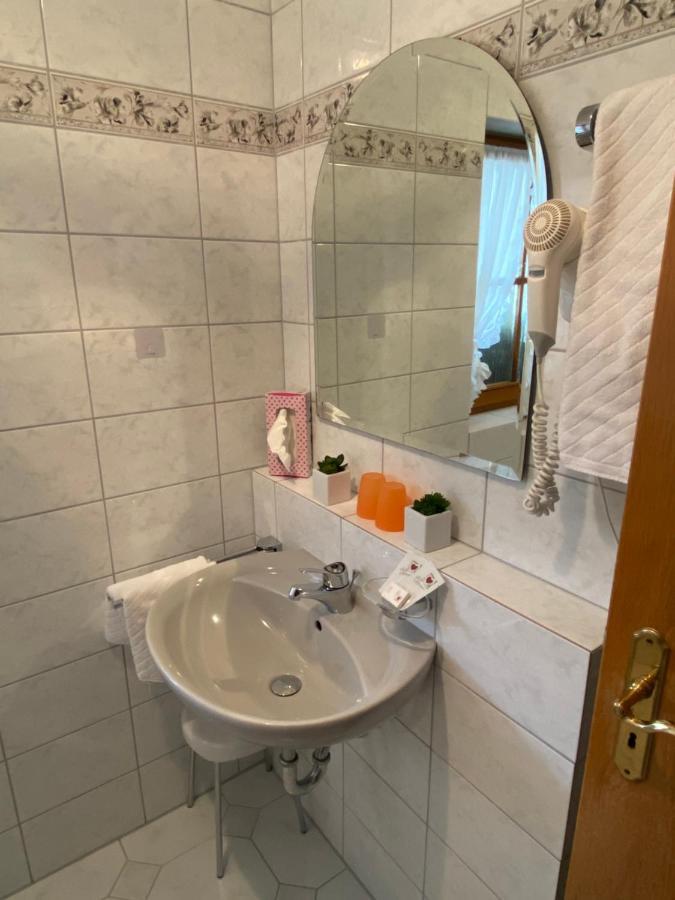 Double Room Lake View,991992061:JPEG