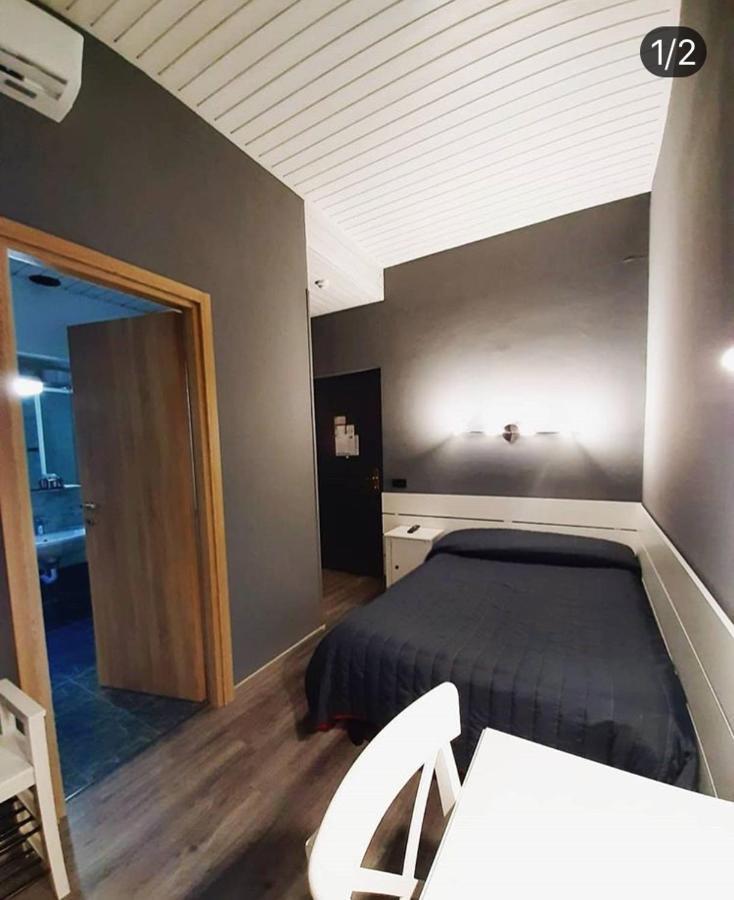 Single Room,995765872:JPEG