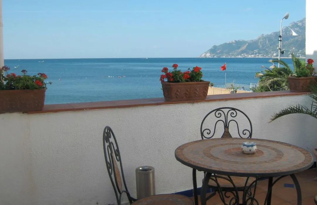 Beach Hotel 14Leoni B&B-1