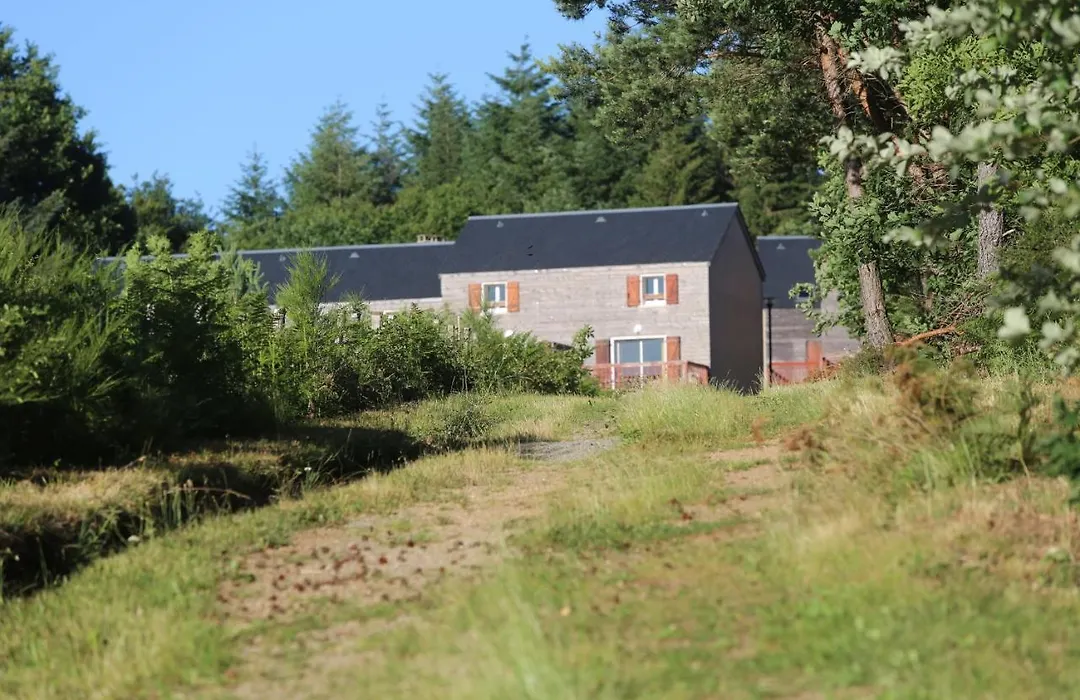 Gîte du Gua des Brasses au bord du lac de la Raviège-1