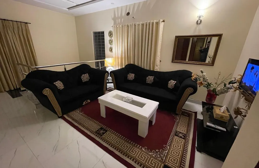 1 Bed House - Sleeps 2 - Pets - Parking - Wifi-1