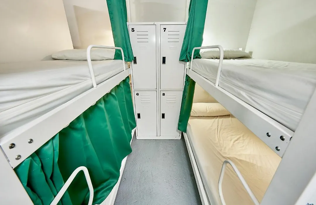 Hola Hostal Eixample-1