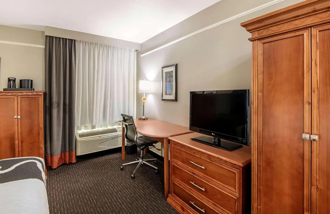 La Quinta Inn By Wyndham San Antonio Brooks City Base-1