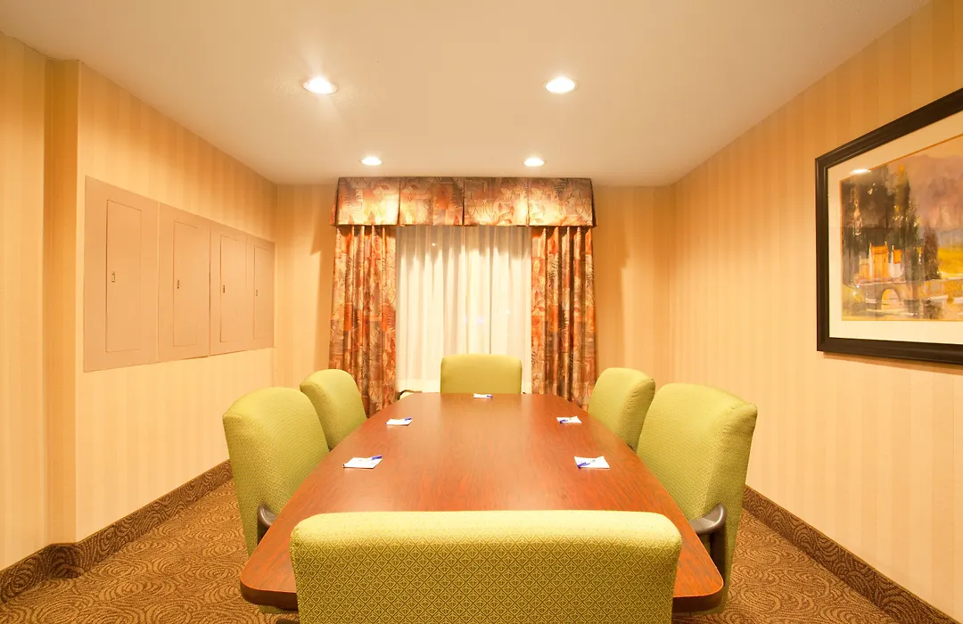 Best Western Plus Bourbonnais Hotel & Suites-1