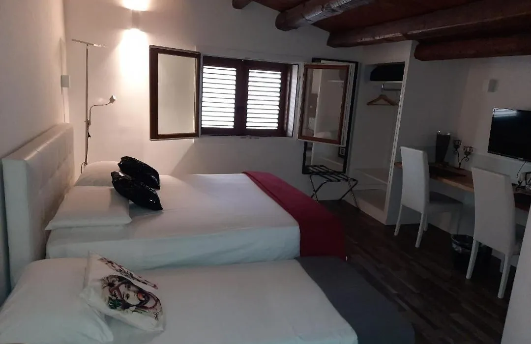 San Francesco Rooms L.T.-1