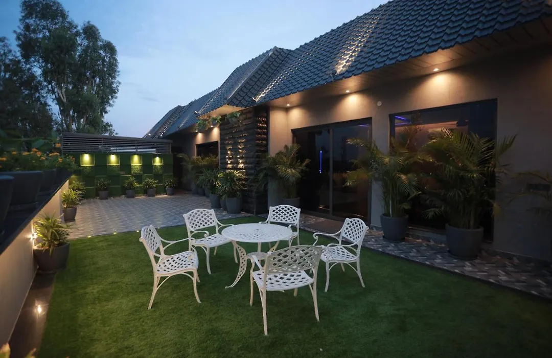 Ovel Hotel-1