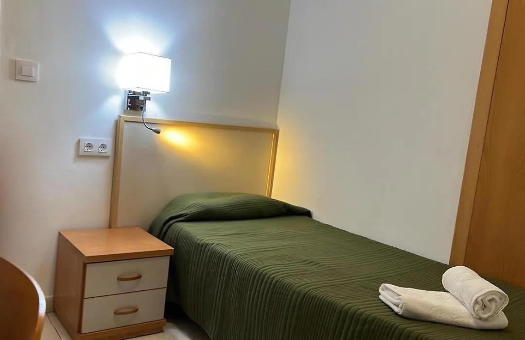 Hostal Alhambra Tarragona-1