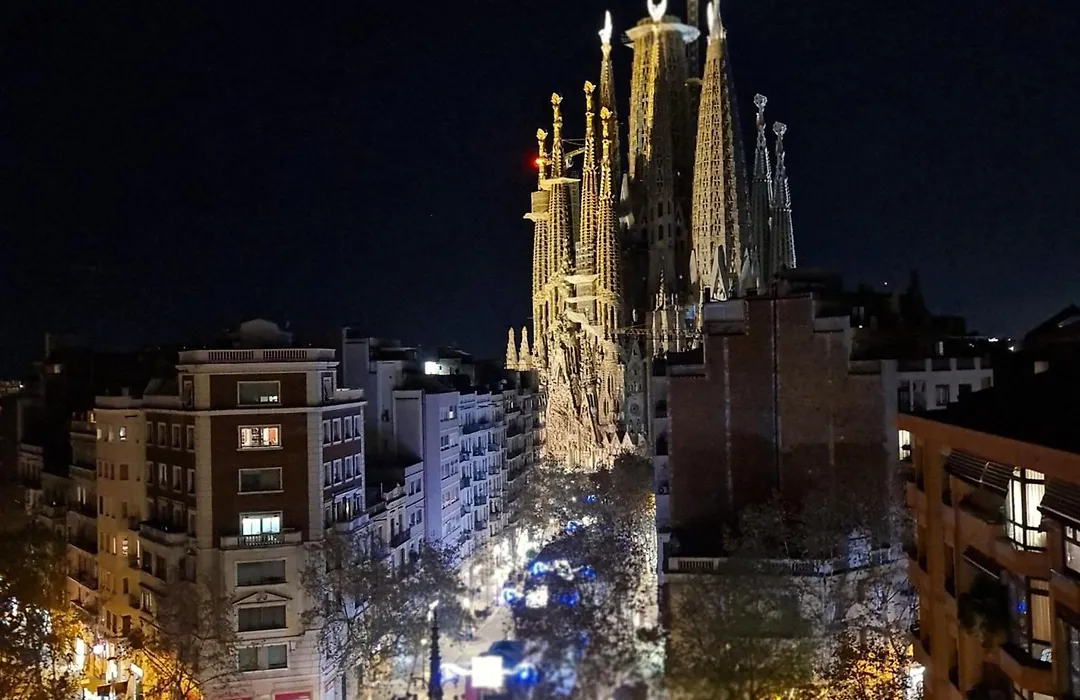 G74 Avenida Gaudi Nice 4 Bedrooms Apartment With Balcony With Views Of The Basilica Sagrada Familia-1