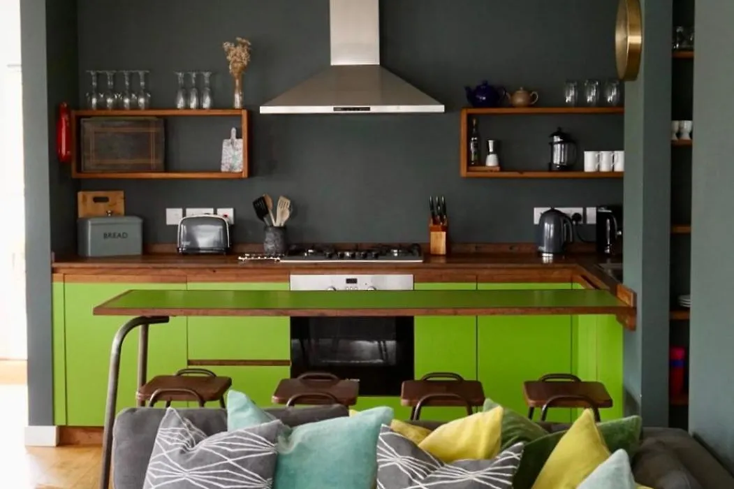 Crabshell Apartment-1