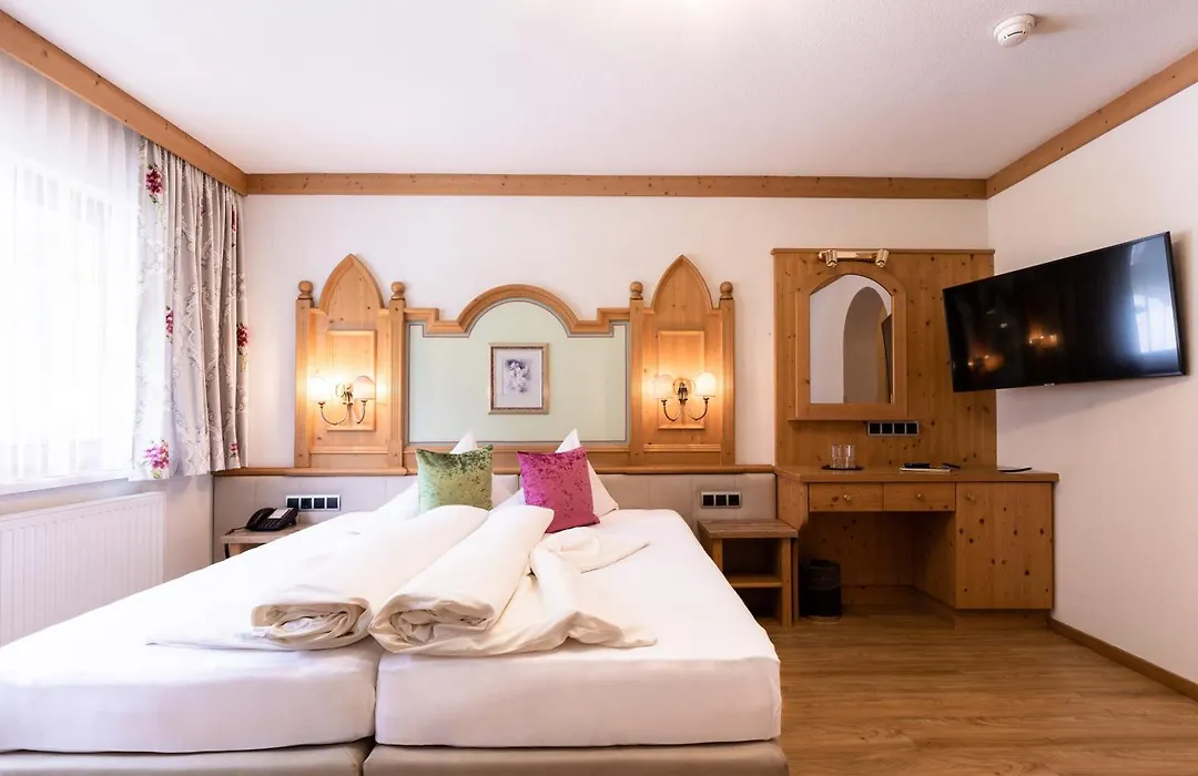 Hotel Schlosshof-1
