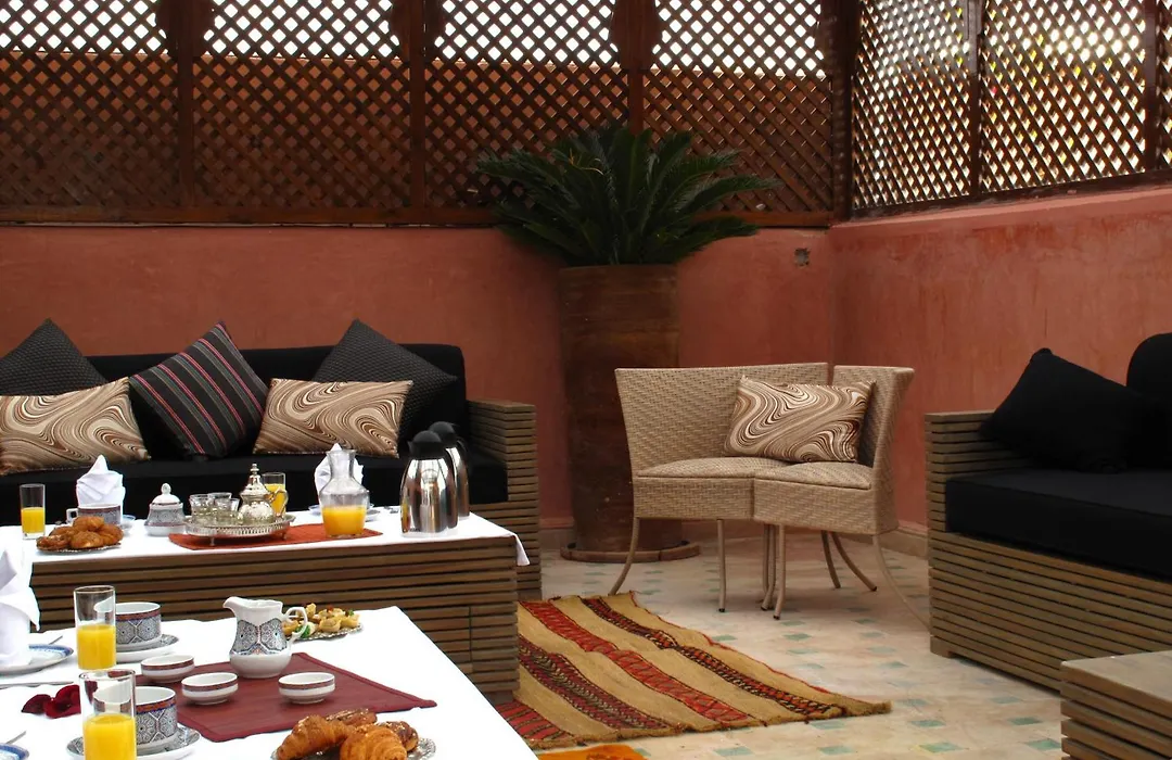 Riad Le Perroquet Bleu Suites & Spa-1