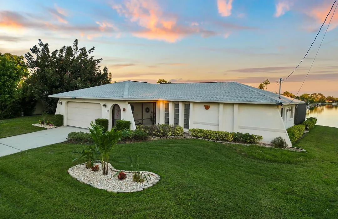 Serenity Waterfront Villa With King Suite, Private Pool, Great Lanai Enclosure And Long Water Views-1