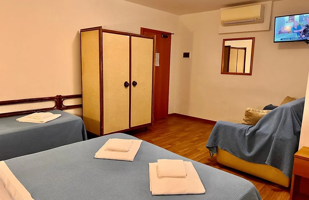 Hotel Canada-1
