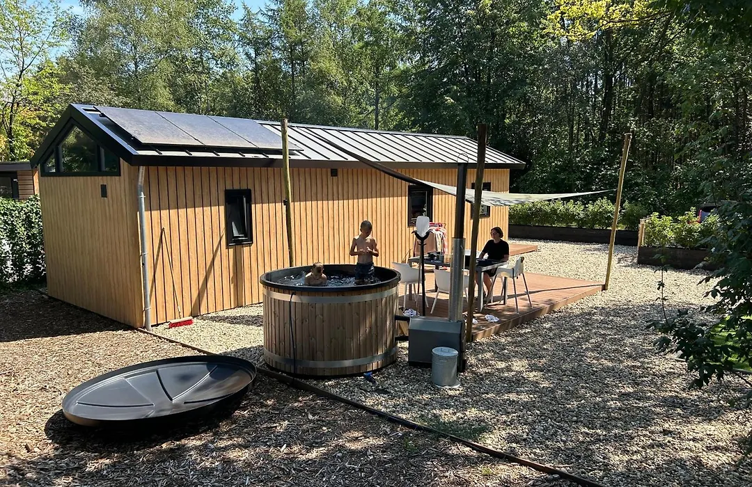 Schitterend 4 persoons Tinyhouse met HOTTUB aan de bossen in Putten 4-16-1
