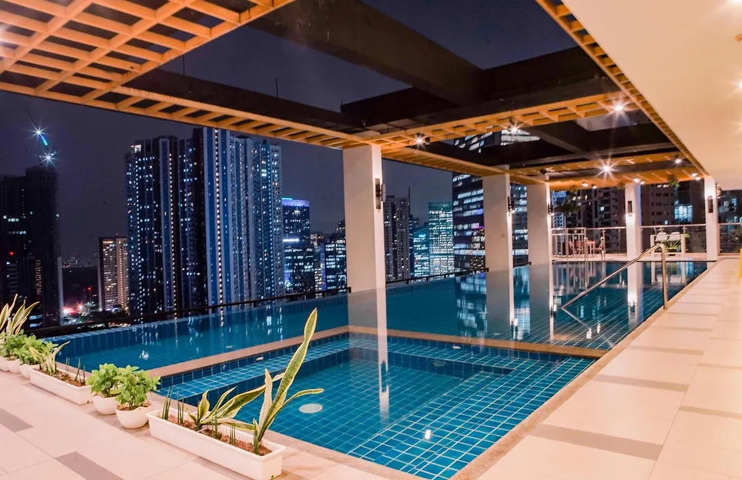 Luxe Suite At Bcct - Bgc'S Prime Studio - Gym, Infinity Pool With Breathtaking Skyline View-1