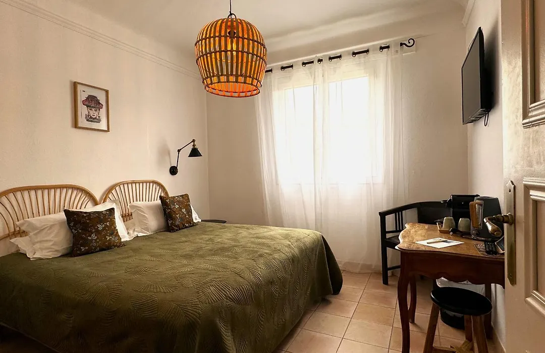 Hotel Les Flots Bleus-1