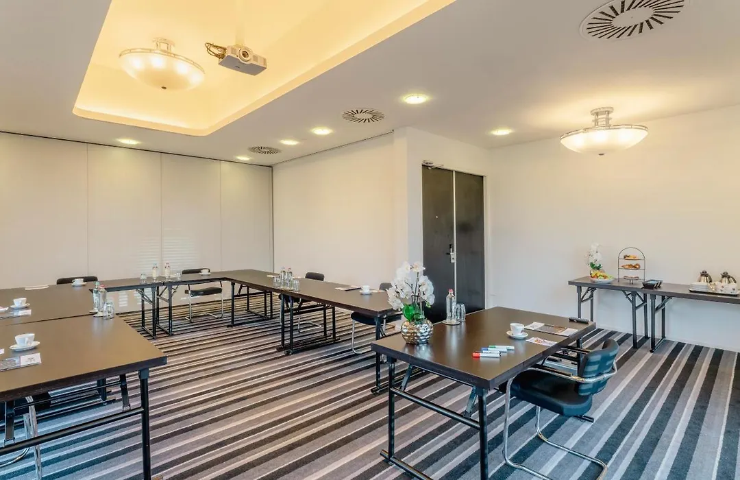 Plaza Premium Grand Winston-1