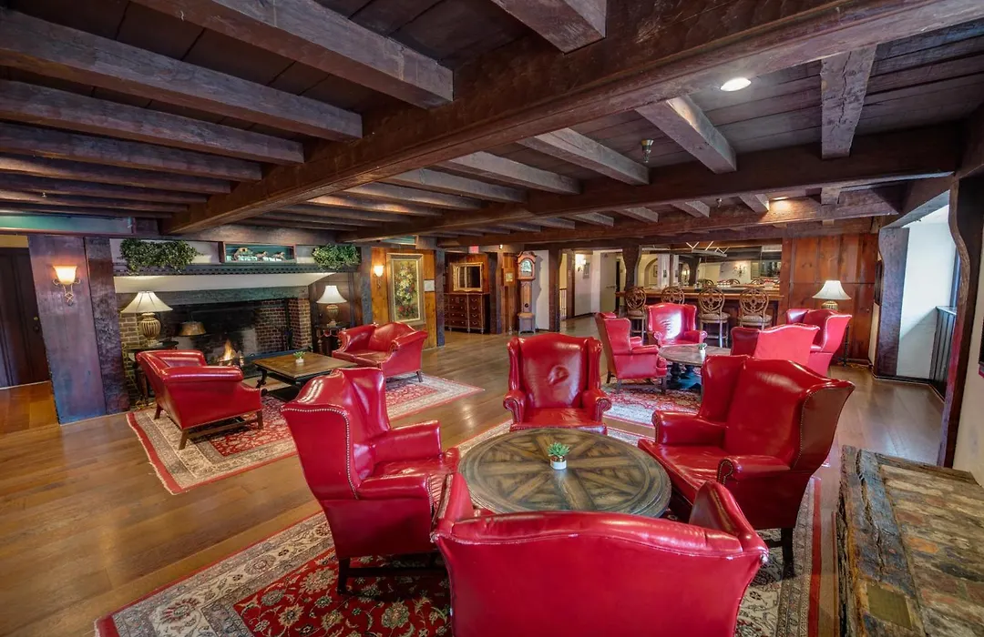Nassau Inn-1