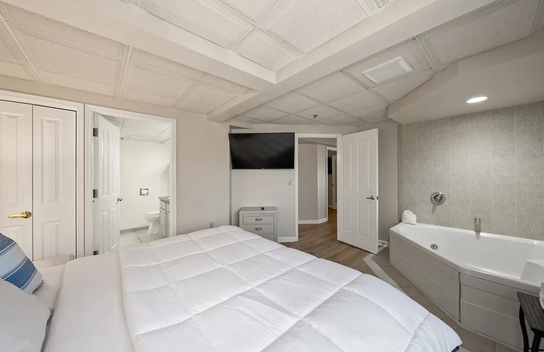Bella Vista Suites Lake Geneva-1