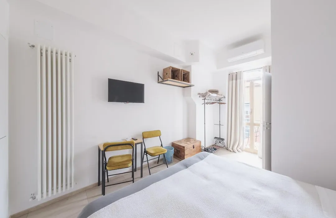 Central Savona B&B-1