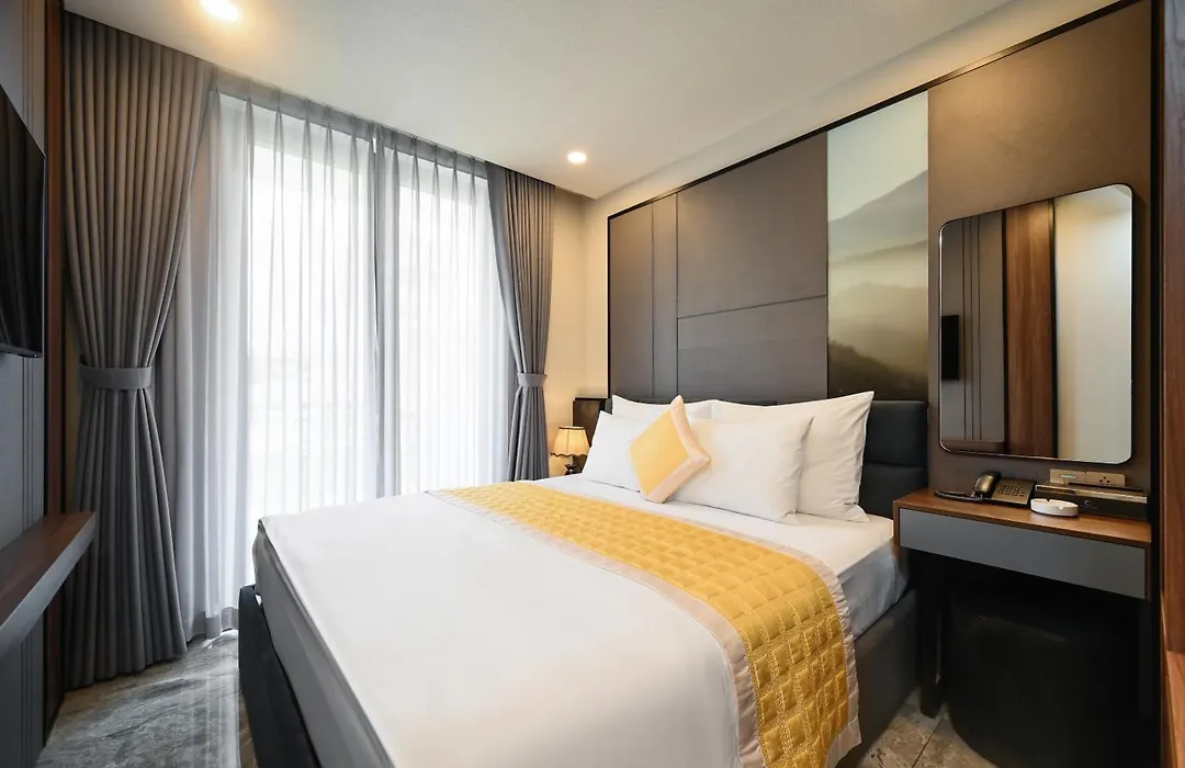 The Moon 2 Hotel-1