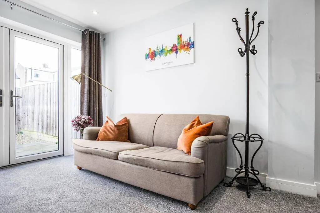 The Nook, Fairview, Cheltenham Town Centre-Parking & Garden-1