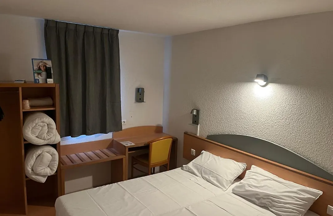 Brit Hotel Essentiel Millau-1