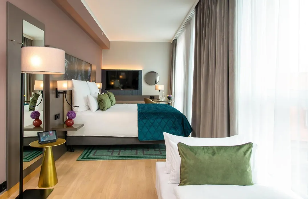 Leonardo Royal Hotel Nuernberg-1