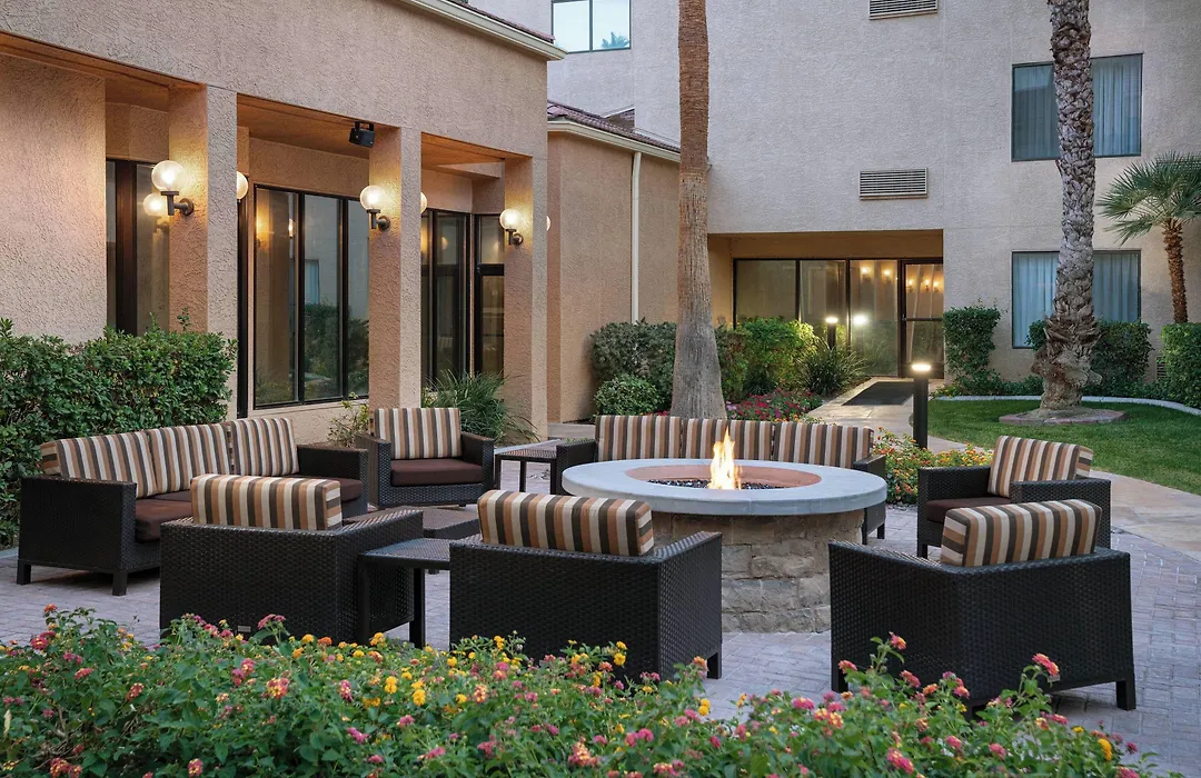 Courtyard By Marriott Las Vegas Convention Center-1