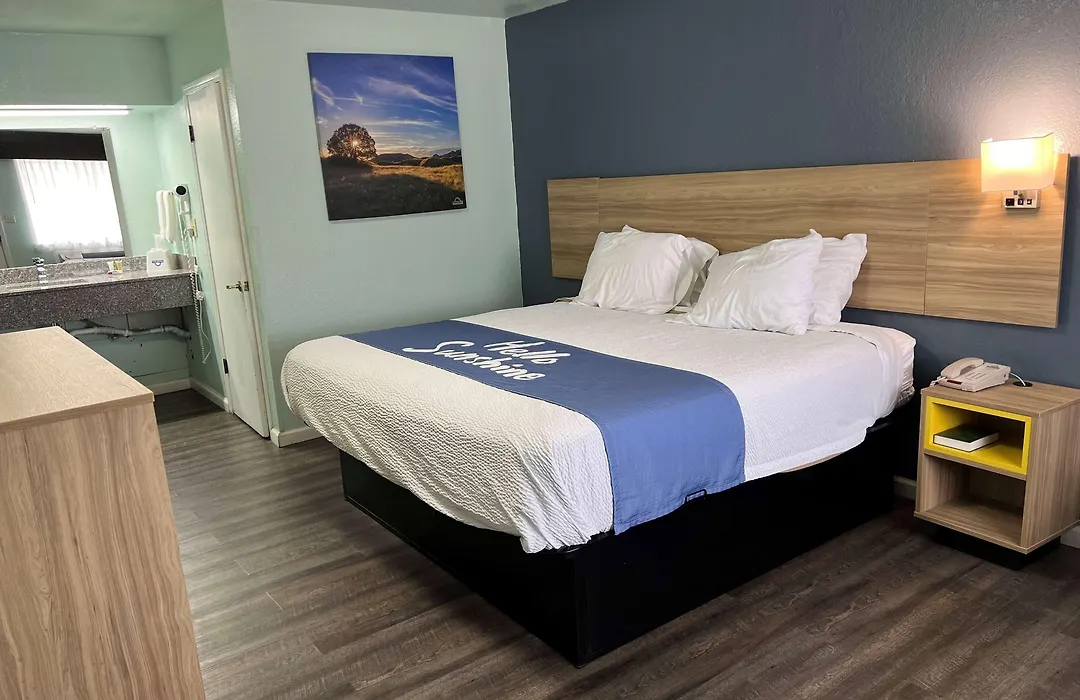Days Inn By Wyndham Pratt-1