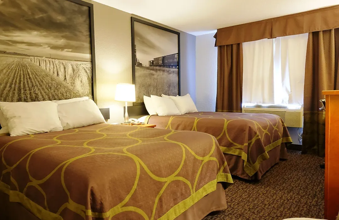 Super 8 By Wyndham Regina-1