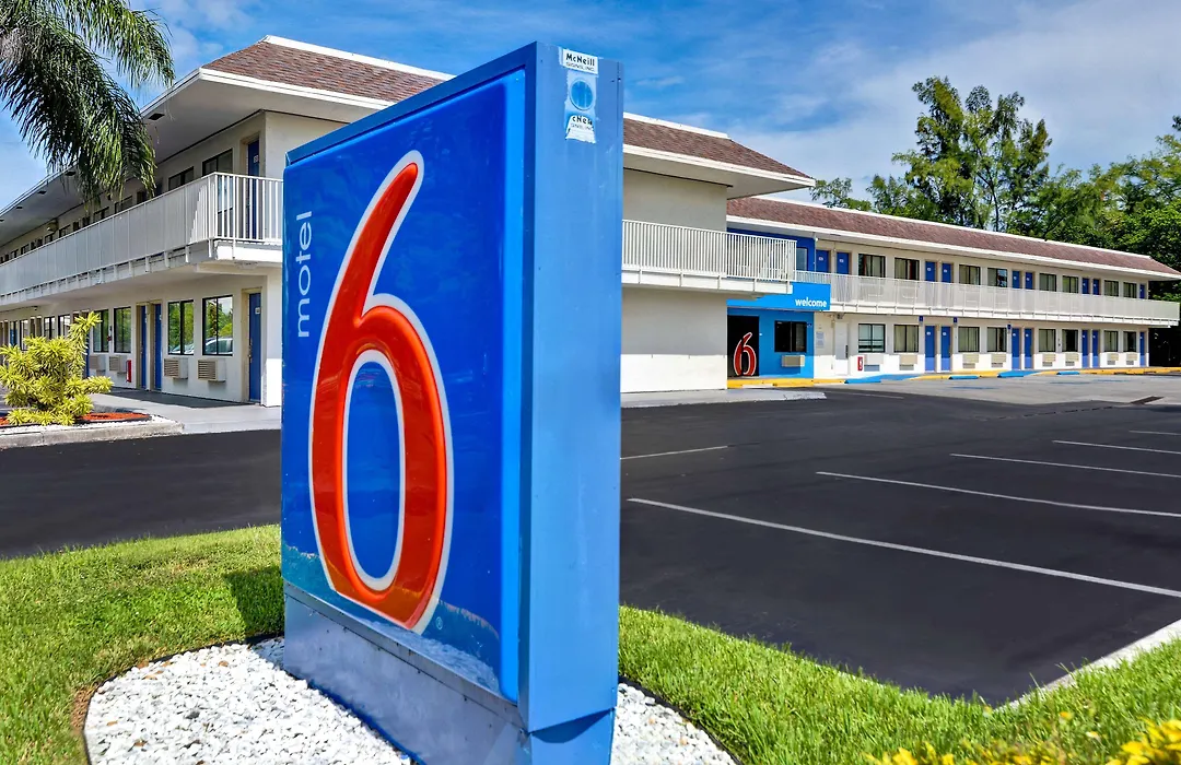 Motel 6 Dania Beach-1